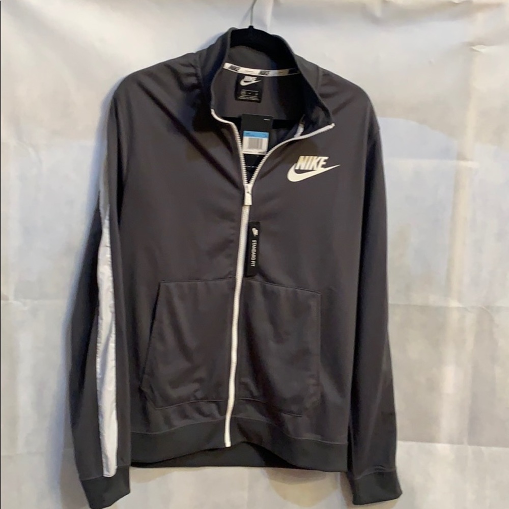 Nike - Picture 2 of 6